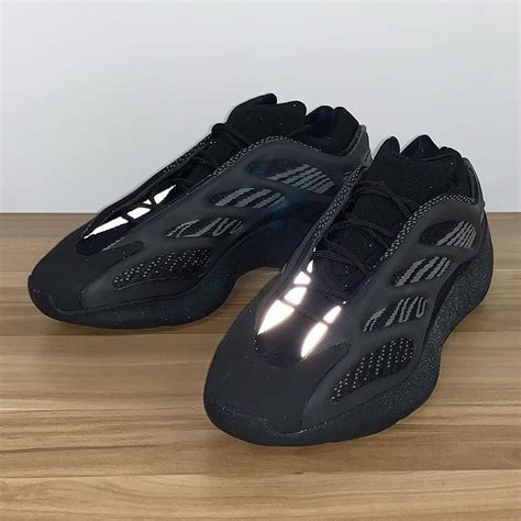 yeezy 700 v3 boys